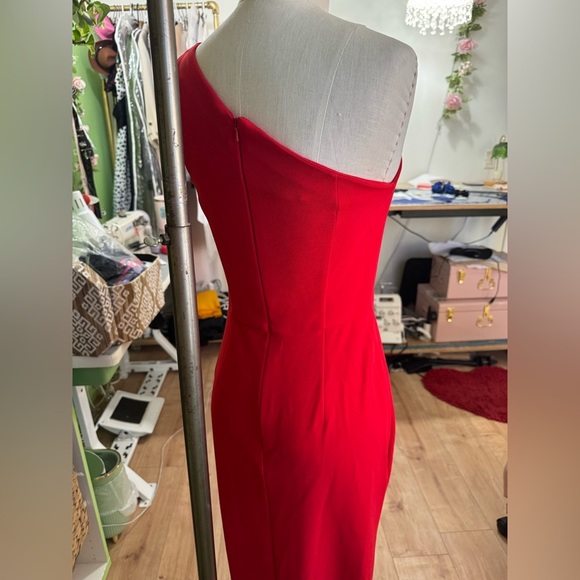 David's Bridal Red One-Shoulder Prom Dress - Picture 3 of 7